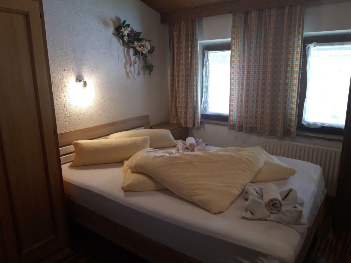 Junser Gasthausl Hotel Тукс Екстериор снимка